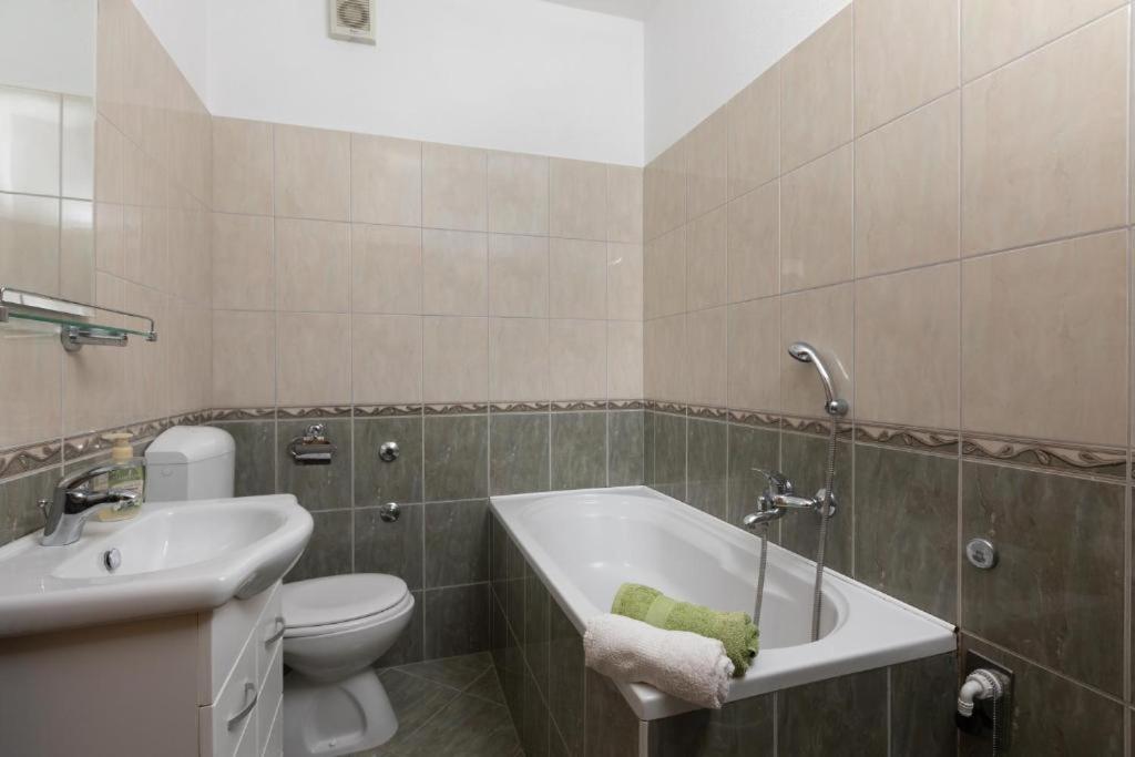 Apartmani Vela Tučepi Εξωτερικό φωτογραφία