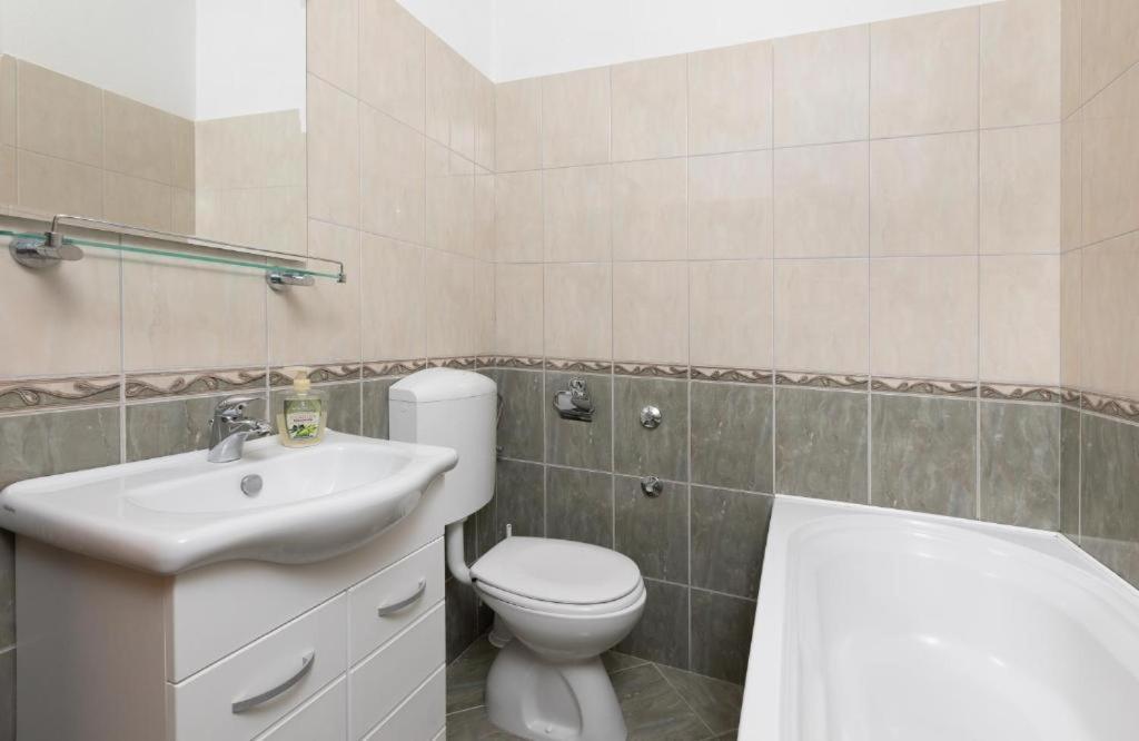 Apartmani Vela Tučepi Εξωτερικό φωτογραφία